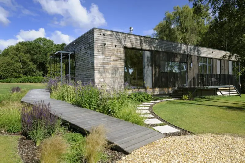 Forest lodge grounded in the site and landscape